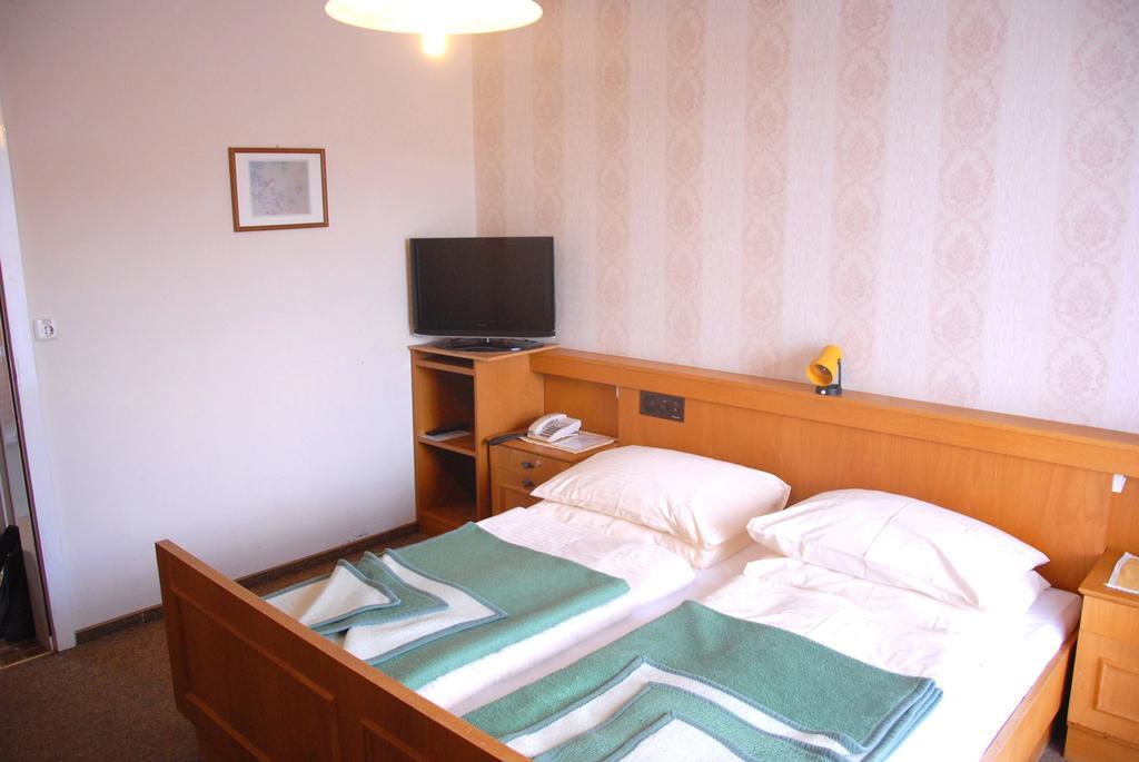 Fruehstueckspension Wiesenhaus Miesenbach  Rom bilde